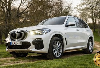 Photo BMW X5 xDrive 30d / Na obdiv aj do terénu