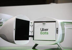 Photo Uber predstavil nové samojazdiace auto a ohlásil prvé testy donášky jedla dronmi