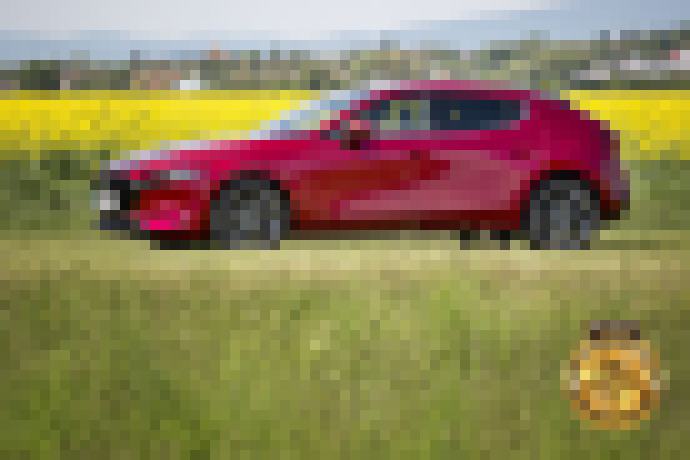 Photo Mazda 3 hatchback G122 / Koncept pretavený do reality