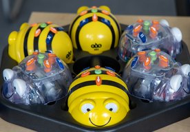 Photo Roboty Bee-Bot a Blue-Bot pre mladších žiakov