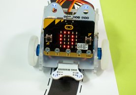 Photo Robotika – doplnky k podvozku Ring:bit pre Micro:bit na sledovanie čiary a farebné efekty