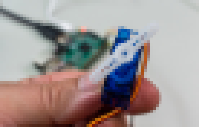 Photo IoT prakticky - programovanie Raspberry Pi v Pythone 3: PWM výstup a ovládanie servomotorov