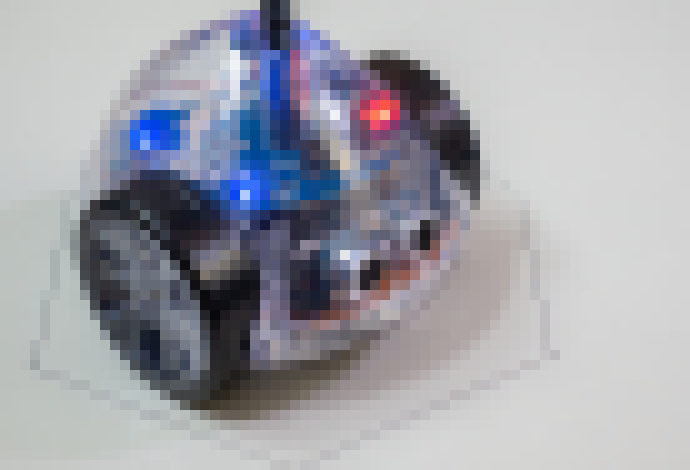 Photo Robotika: možnosti programovania a senzorová výbava pokročilého robota InO-Bot