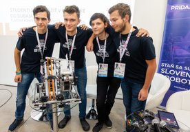 Photo Slovenský tím a robot pre finále súťaže FIRST Global Challenge 2019 v Dubaji