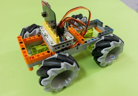 Photo Robotika – robot s kolesami Mecanum sa môže pohybovať všetkými smermi