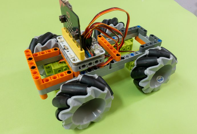 Photo Robotika – robot s kolesami Mecanum sa môže pohybovať všetkými smermi