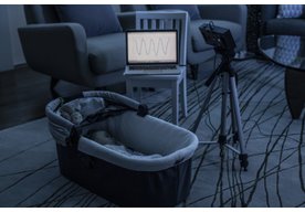Photo Inteligentný reproduktor môže sledovať dýchanie dieťaťa a upozorniť na zastavenia srdca počas spánku 