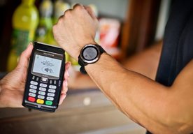 Photo Klienti mBank môžu vďaka službám Garmin Pay a Fitbit Pay platiť smart hodinkami už dnes