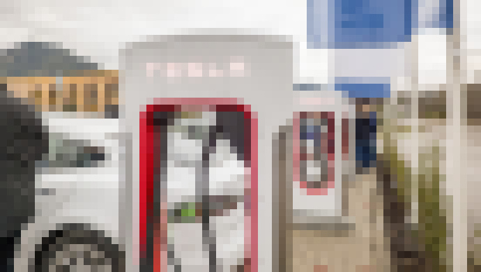 Photo TESLA spustila už tretí Supercharger na Slovensku