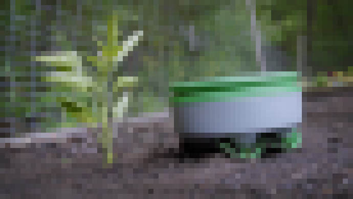 Photo Robotický záhradník Tertill dokáže plieť burinu v záhonoch