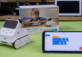 Photo Robotika: robot Codey Rocky – ovládanie a programovanie z mobilnej aplikácie