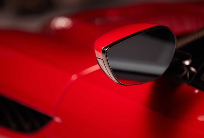 Photo Aston Martin inovoval spätné zrkadlo do auta
