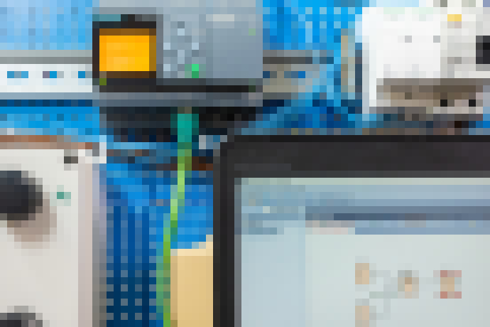 Photo PLC – programovanie riadiacej jednotky Siemens Logo! vo vývojovom prostredí