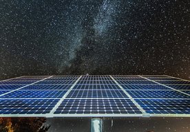 Photo Reverzné solárne panely môžu generovať energiu v noci