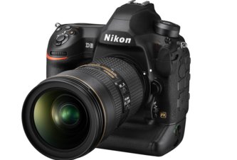 Photo Nová zrkadlovka Nikon D6 pre reportážnych a športových fotografov a dva objektívy série Nikkor Z