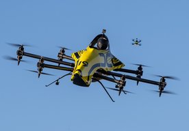 Photo Prvý akrobatický dron predviedol extrémne letecké manévre