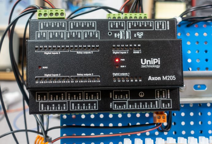 Photo Programovanie PLC – Riadiaca jednotka UniPi Axon M205