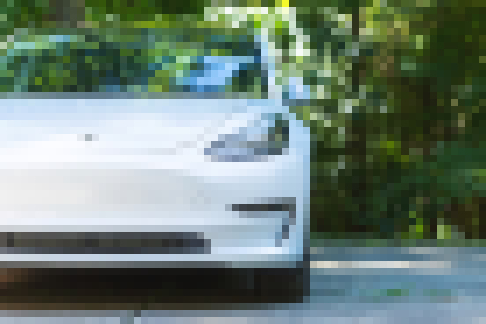 Photo Elon Musk/Tesla: Tento rok už dokáže autopilot auta samé odparkovať aj zaparkovať