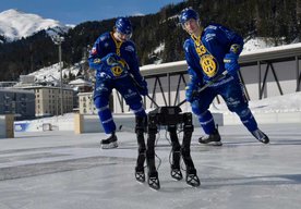 Photo Video: Robot sa sám naučil korčuľovať na ľade. A takto to dopadlo