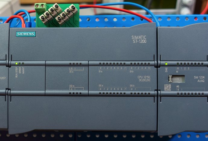 Photo PLC Siemens Simatic S7-1200, pokročilé bitové a logické funkcie