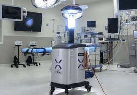 Photo Robot pomocou UV žiarenia vyčistí miestnosti od koronavírusu za pár minút