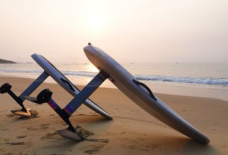 Photo Elektrický surf za 4000 dolárov je ako lietajúci koberec na vodné športy