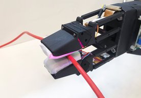 Photo Video: Roboty už zvládnu aj zapájanie káblov či viazanie uzlov