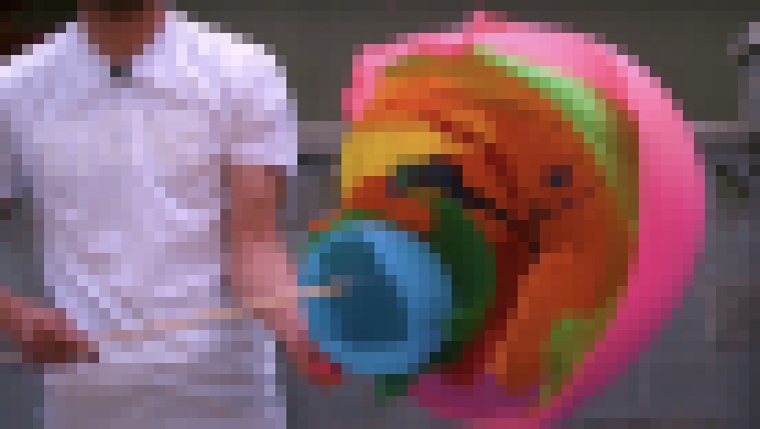 Photo Video: Fascinujúce praskanie balónov v superspomalenom videu