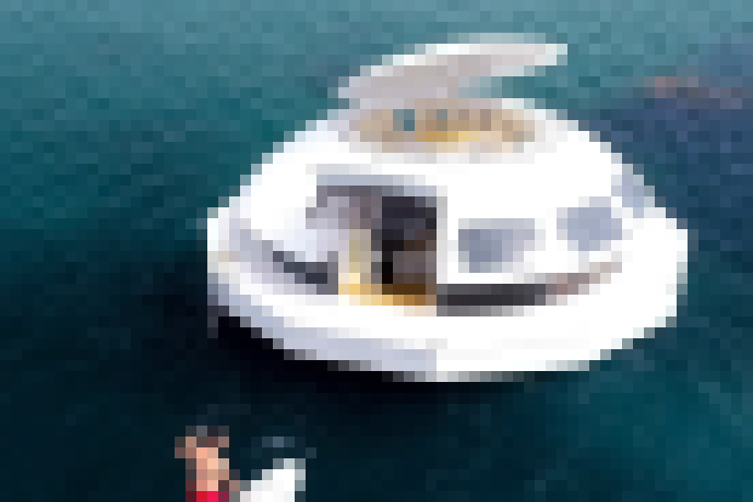 Photo Video: Anthénea - autonómny plávajúci luxusný hotel