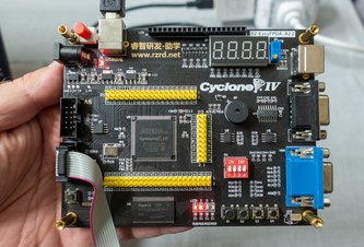 Photo Elektronika a robotika: úvod do programovania FPGA I. 