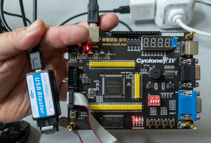 Photo Elektronika a robotika: úvod do programovania FPGA II.