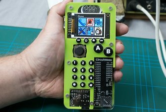 Photo IoT a robotika: Stavebnica mobilu s  ESP 32, ktorá vyžaduje veľa spájkovania