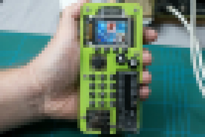 Photo IoT a robotika: Stavebnica mobilu s  ESP 32, ktorá vyžaduje veľa spájkovania