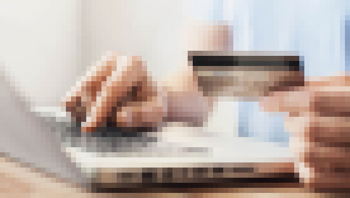 Photo Objem online platieb sa zdvojnásobil. Darí sa nielen predajniam s oblečením, ale aj internetovým zoznamkám 