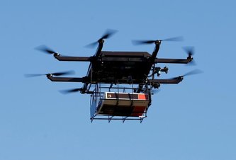 Photo Americký úrad FAA schválil lety malých dronov nad ľuďmi a v noci