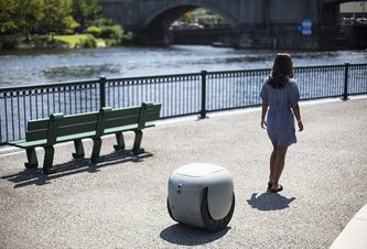 Photo Výrobca skútrov Vespa vie naučiť robota Spot sledovať svojho “pána”