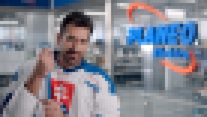 Photo Tak toto vyšlo! Boris Valábik strieľa v drese PLANEO Elektro a prihráva na výhry