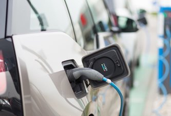 Photo Nová organická eko batéria pre elektromobily má podstatne vyššiu energetickú hustotu ako lítiová