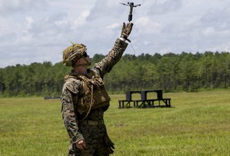 Photo Video: Vojaci testujú diaľkovo ovládané lietajúce granáty