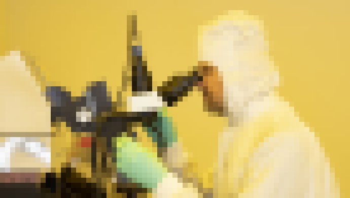 Photo Superkondenzátor veľkosti zrnka prachu pracuje s rovnakým napätie ako batéria AAA