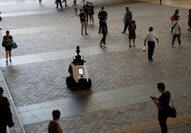 Photo Roboty hliadkujúce na uliciach vyvolávajú obavy o súkromie