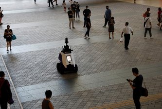 Photo Roboty hliadkujúce na uliciach vyvolávajú obavy o súkromie