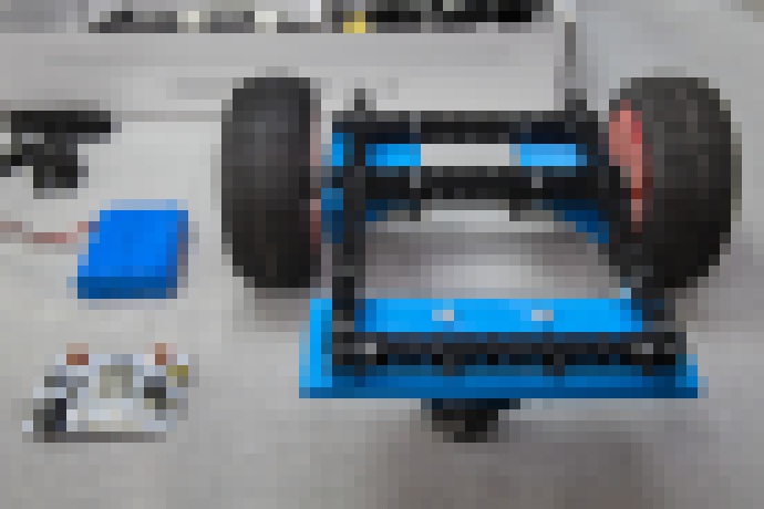 Photo IoT a robotika: Robotický podvozok zo stavebnice Totem a dielov vytlačených na 3D tlačiarni