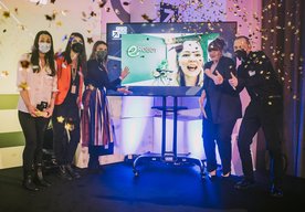 Photo Poznáme víťazov Startup Awards Night! Víťazné sošky si odniesli eROBOT a FoodBugs 