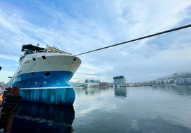 Photo Prvá elektrická autonómna nákladná loď na svete vyplávala na more