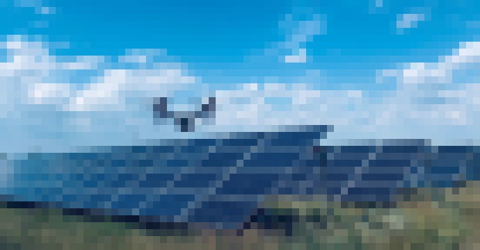 Photo Zaujímavé využitie dronov na čistenie solárnych panelov