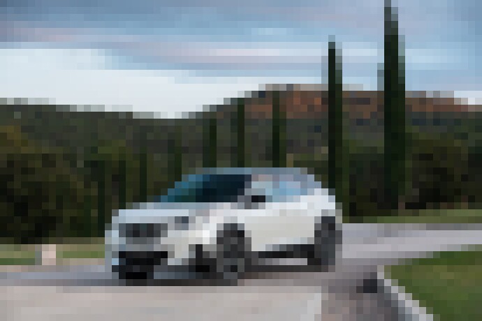 Photo PEUGEOT e-208 & PEUGEOT e-2008  - VÝVOJ TECHNOLOGIÍ PRE EŚTE VÄČŠIU AUTONÓMIU