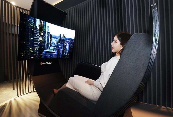 Photo Virtual Ride a Media Chair: Koncepčné produkty netradičného využitia OLED