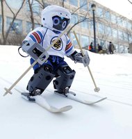 Photo Robota naučili lyžovať, aby na svahoch strážil lyžiarov