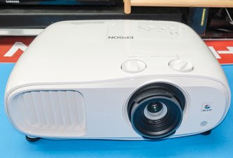 Photo Epson EH-TW7000 Cenovo dostupný domáci 4K projektor 